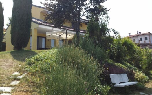 SOMMARIVA PERNO · BELLISSIMA VILLA