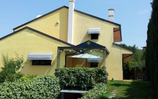 SOMMARIVA PERNO · BELLISSIMA VILLA