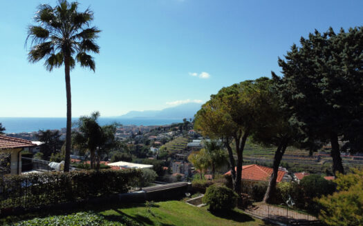 BORDIGHERA – VILLA MOLTO BELLA CON VISTA MARE