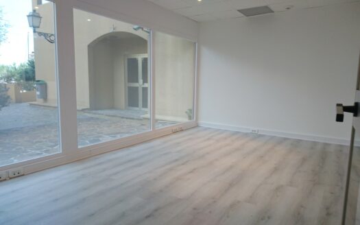 LE TITIEN · UFFICIO CON GRANDE VETRINA